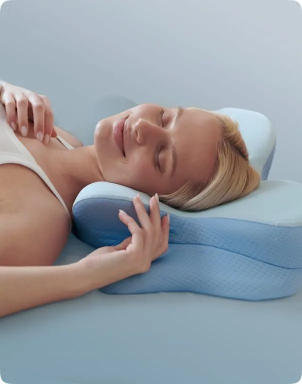 Combination sleeper turning on the Derila Ergo pillow