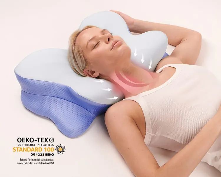 Woman sleeping on her back on the Derila Ergo pillow with neck support