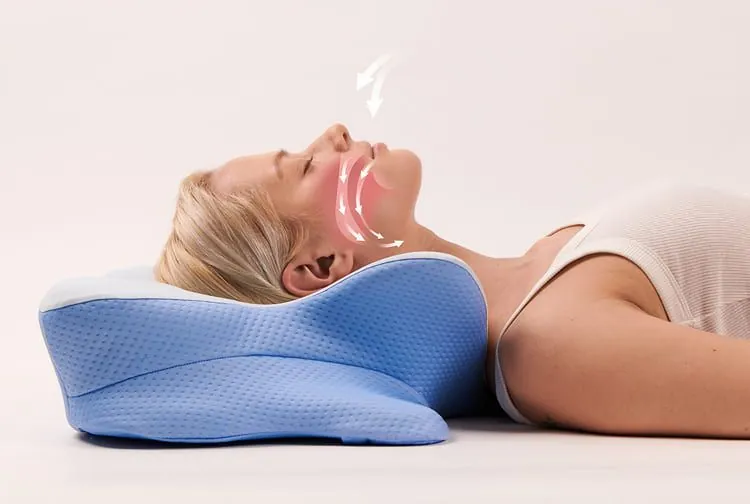 Back sleeper on the Derila Ergo pillow with head and neck supported to keep the airway open